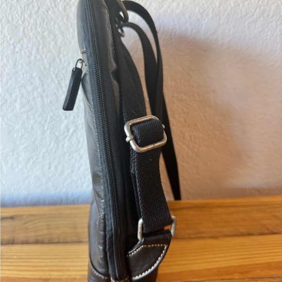 Jack Georges Voyager Collection Black Leather Small Backpack /Crossbody– EUC - Picture 5 of 12